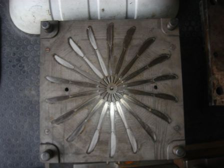 Injection molds - knife